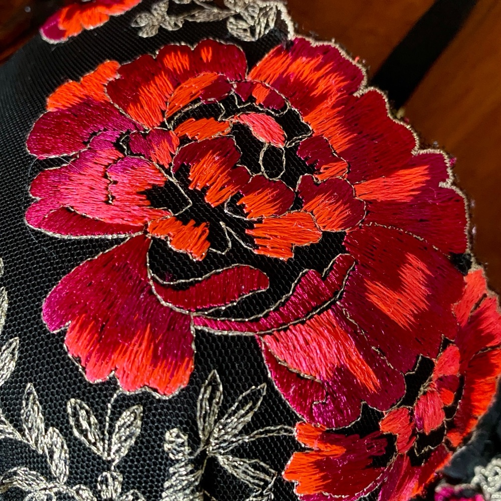 Victoria Secrets Floral Embroidered Black/Red Bra - Picture 3 of 5